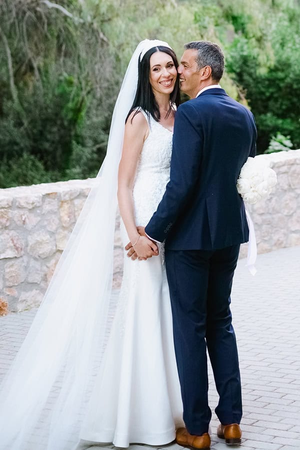 romantic-wedding-lakonia-white-blooms_01