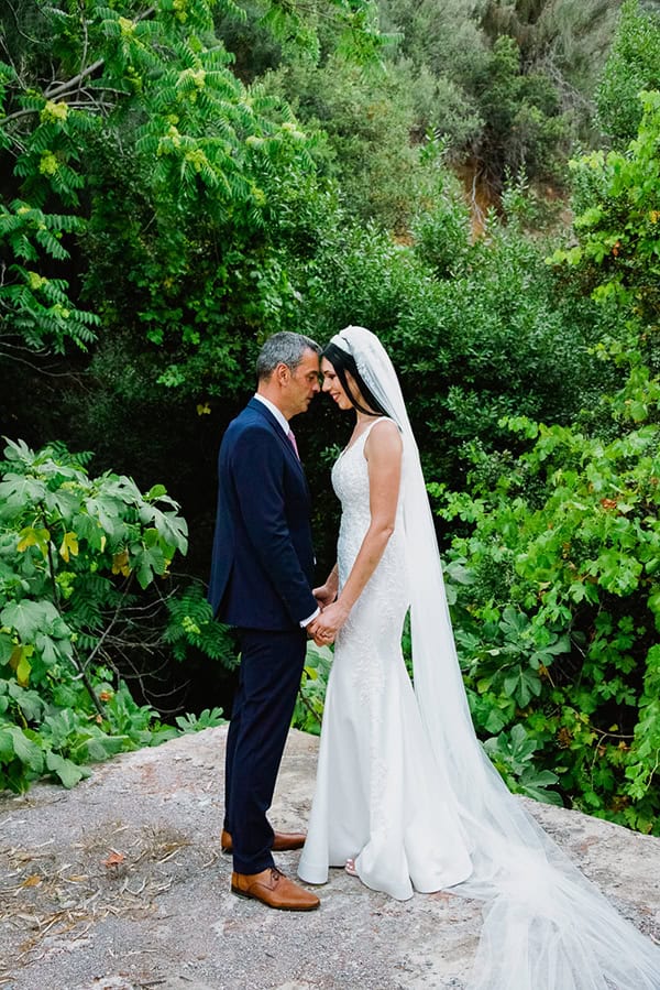 romantic-wedding-lakonia-white-blooms_32