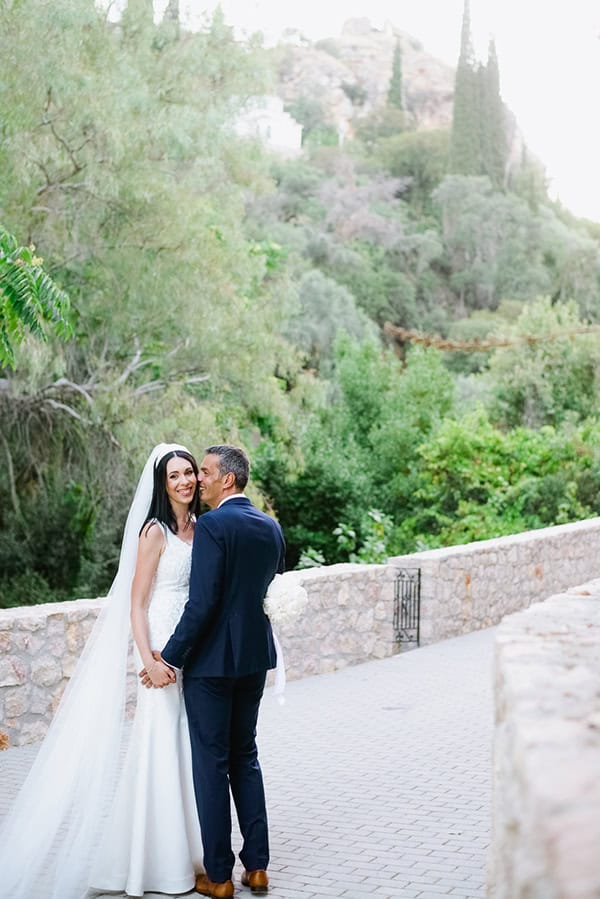 romantic-wedding-lakonia-white-blooms_36