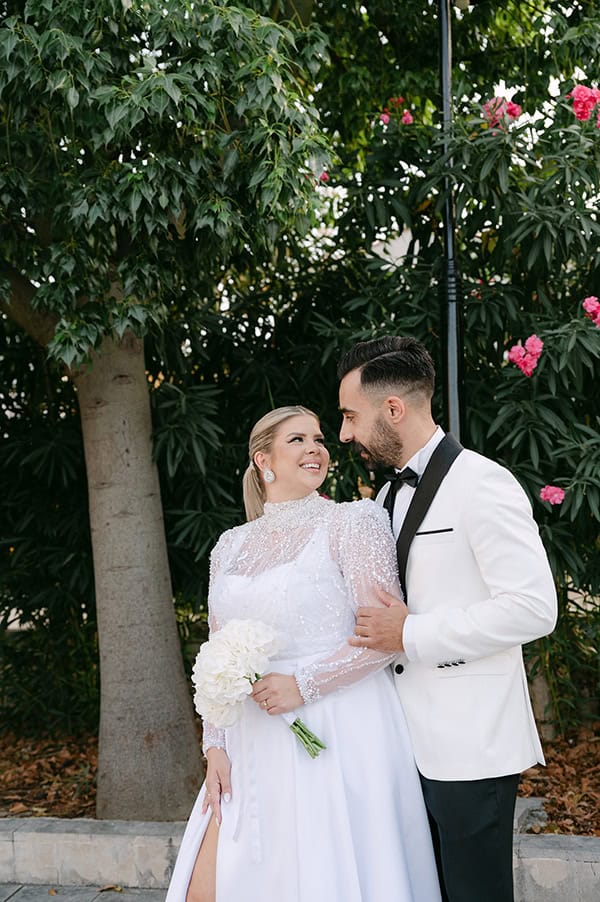 romantic-wedding-patras-all-white-flowers_01
