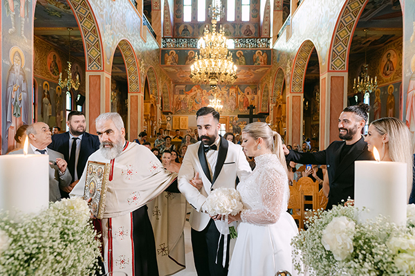 romantic-wedding-patras-all-white-flowers_15z