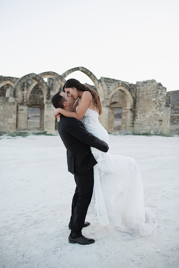 spring-wedding-nicosia-white-florals-romantc-mood_22