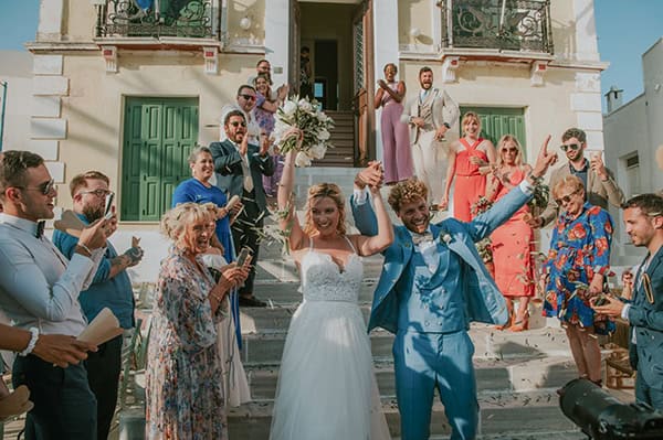 spring-wedding-serifos-white-blooms-olive_18z