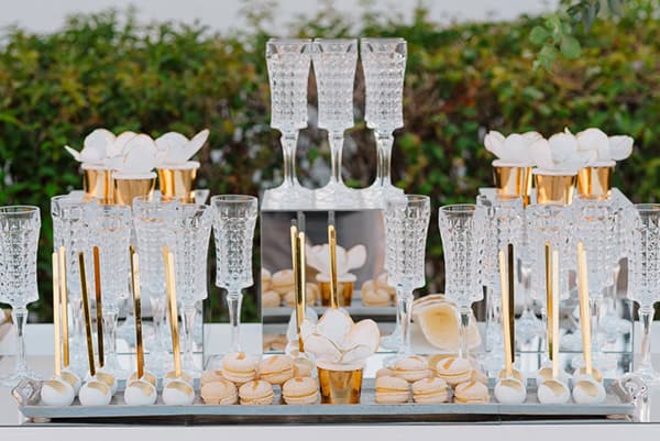 summer-wedding-all-white-flowers_11x