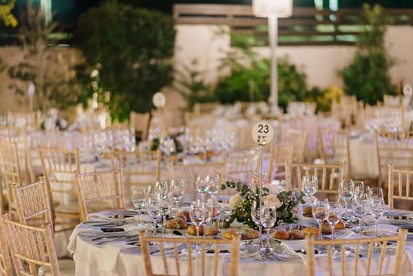 summer-wedding-all-white-flowers_25