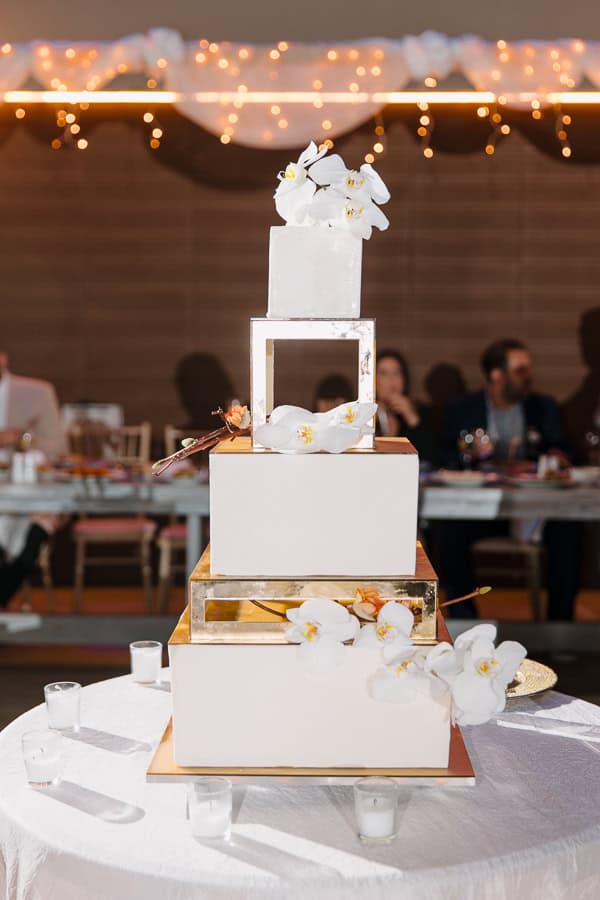 summer-wedding-all-white-flowers_27