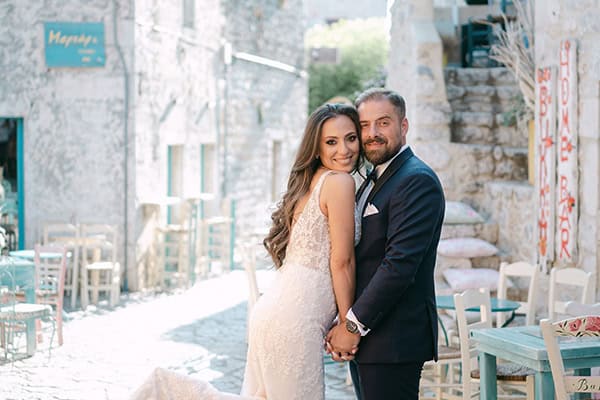 Καλοκαιρινός γάμος-βάπτιση στην Πάτρα με ολόλευκα άνθη | Βένια & Παναγιώτης