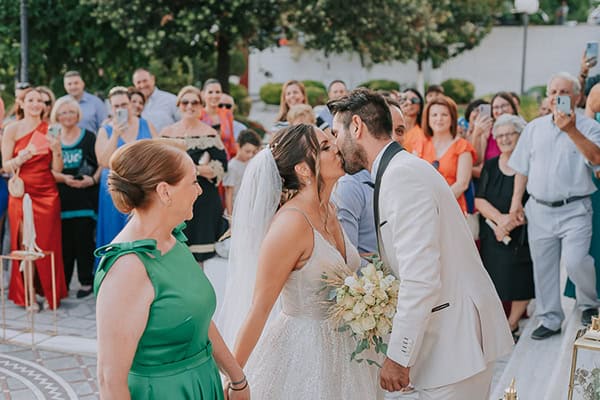 summer-wedding-nea-anchialos-gold-details_13