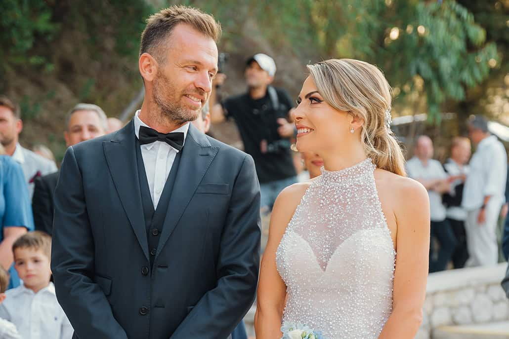 Καλοκαιρινός γάμος στη Ρόδο με γαλάζια δελφίνιουμ | Μαρία & Νώντας