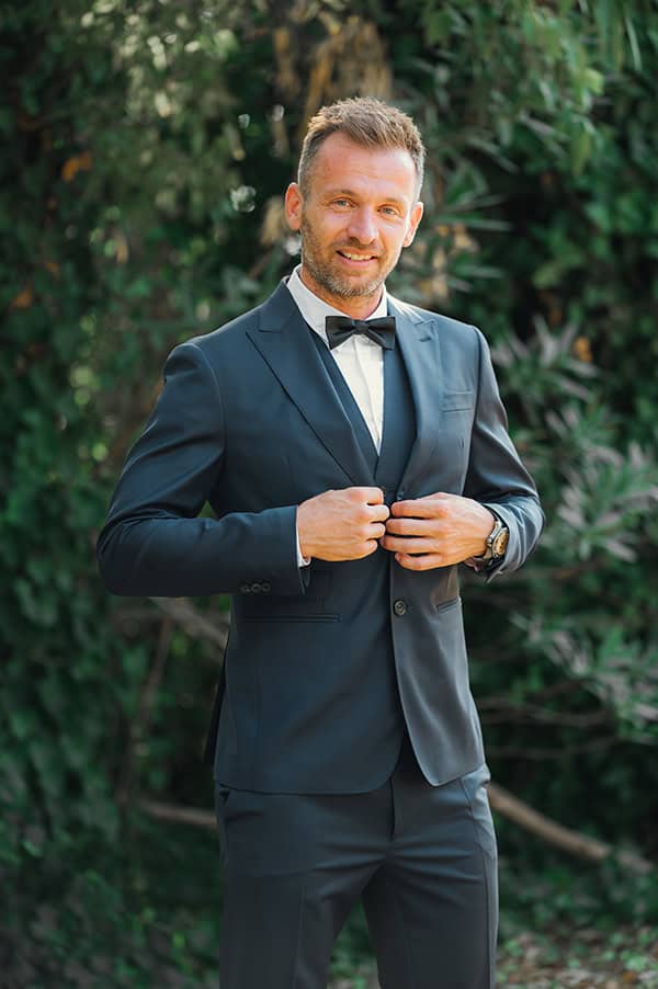 summer-wedding-rhodes-light-blue-delphinium_07