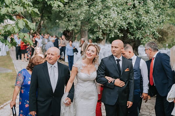 traditional-fall-wedding-roses-terracota-tones_31