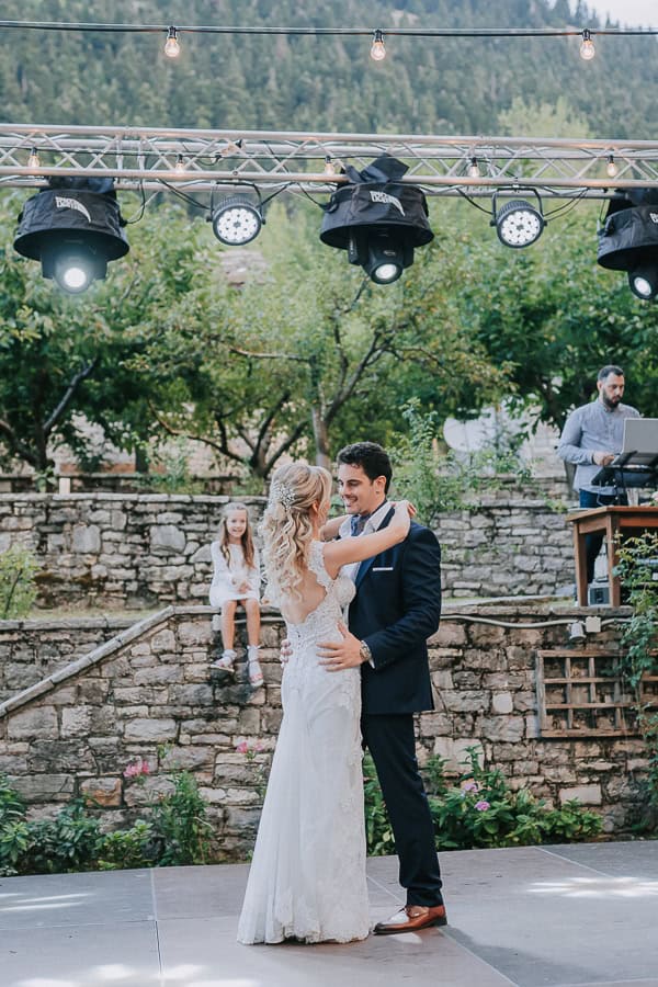 traditional-fall-wedding-roses-terracota-tones_45x