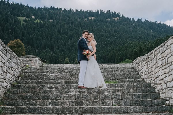 traditional-fall-wedding-roses-terracota-tones_49
