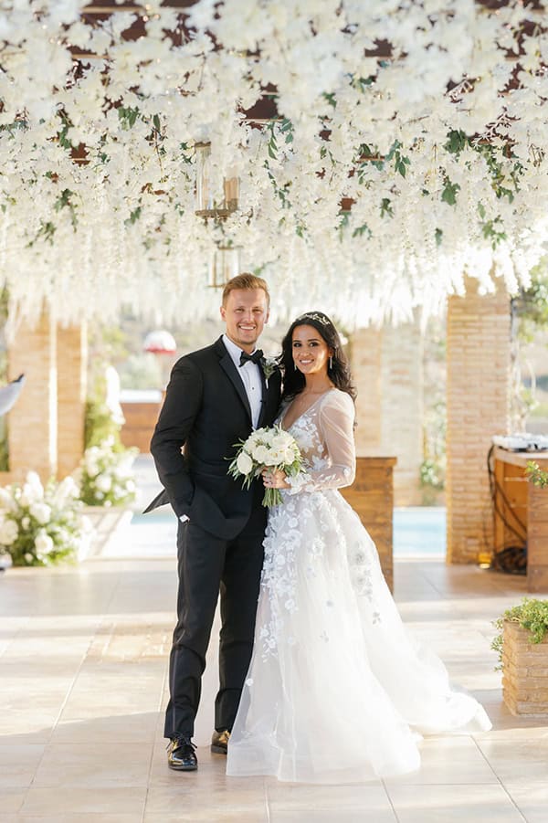 ultra-stylish-wedding-hatzi-mansion-xatzi-all-white-flowers_01