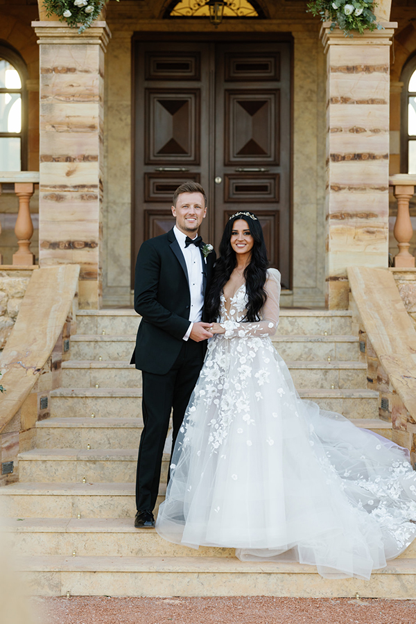 ultra-stylish-wedding-hatzi-mansion-xatzi-all-white-flowers_02