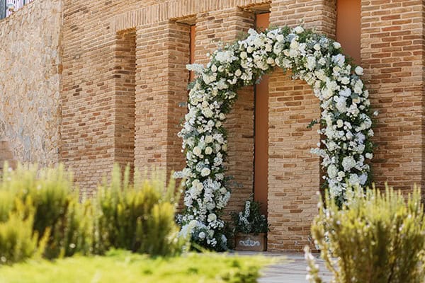 ultra-stylish-wedding-hatzi-mansion-xatzi-all-white-flowers_16