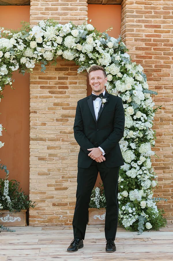 ultra-stylish-wedding-hatzi-mansion-xatzi-all-white-flowers_18