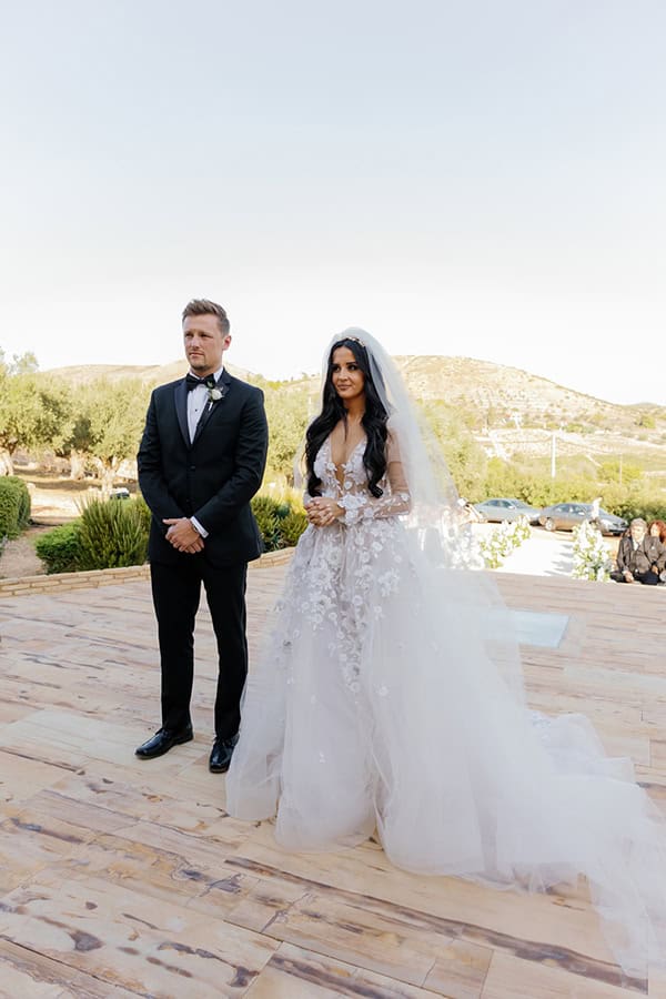 ultra-stylish-wedding-hatzi-mansion-xatzi-all-white-flowers_21