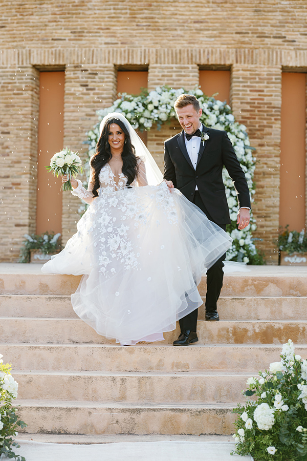 ultra-stylish-wedding-hatzi-mansion-xatzi-all-white-flowers_24