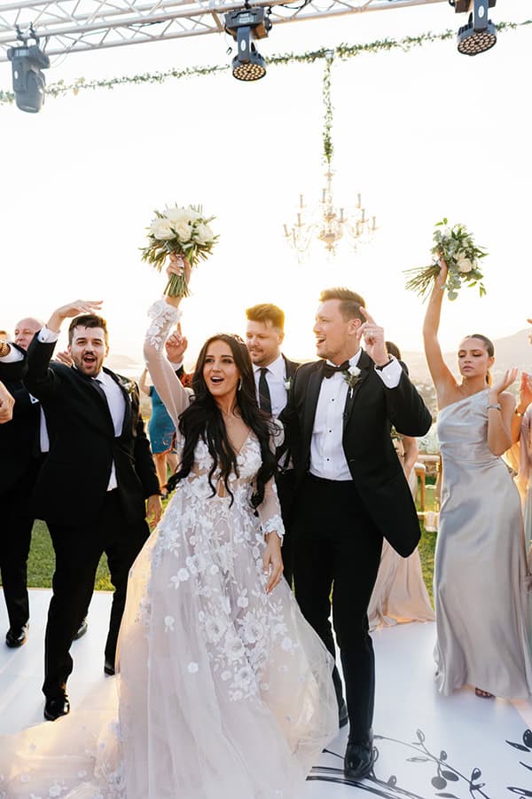 ultra-stylish-wedding-hatzi-mansion-xatzi-all-white-flowers_33x