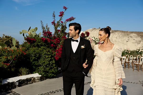 wonderfully-beautiful-styled-shoot-santorini_03