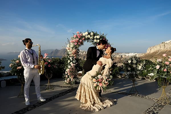 wonderfully-beautiful-styled-shoot-santorini_14