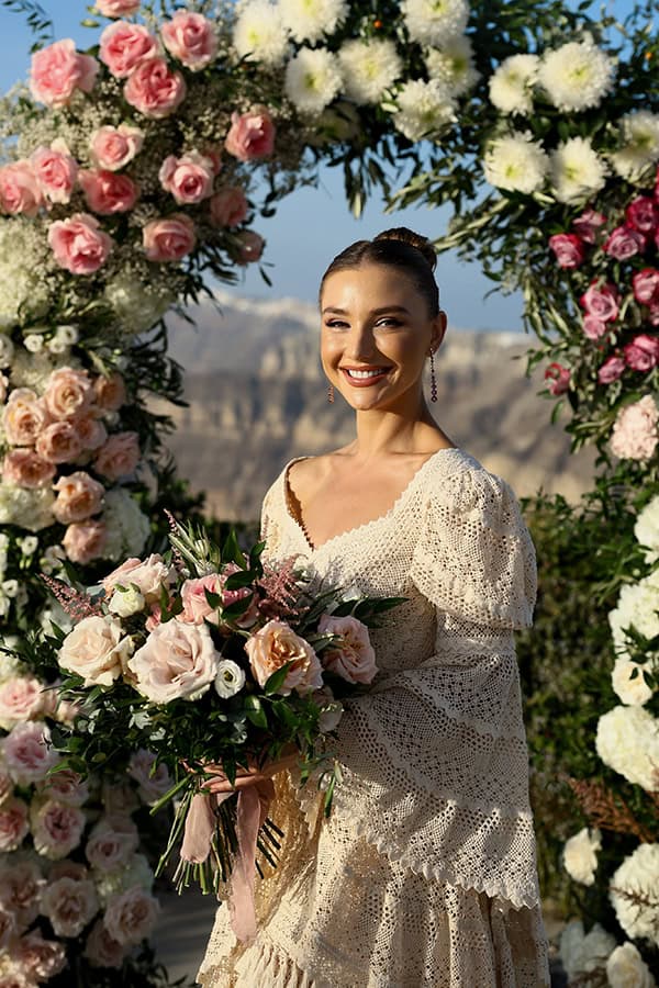 wonderfully-beautiful-styled-shoot-santorini_17