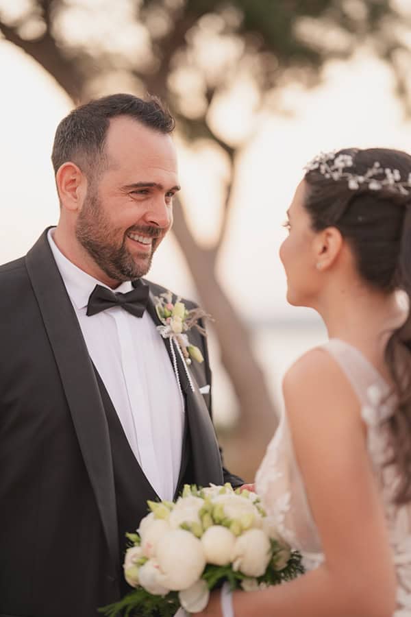 beautiful-summer-wedding-mytilini-soft-hues-flowers_02