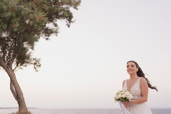 beautiful-summer-wedding-mytilini-soft-hues-flowers_09