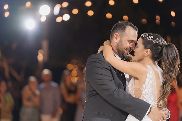 beautiful-summer-wedding-mytilini-soft-hues-flowers_24