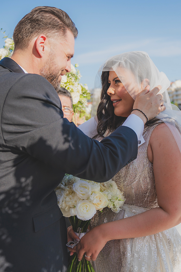black-tie-summer-wedding-athens-white-flowers_08