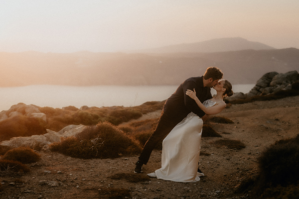 destination-summer-wedding-mykonos-tender-moments_05