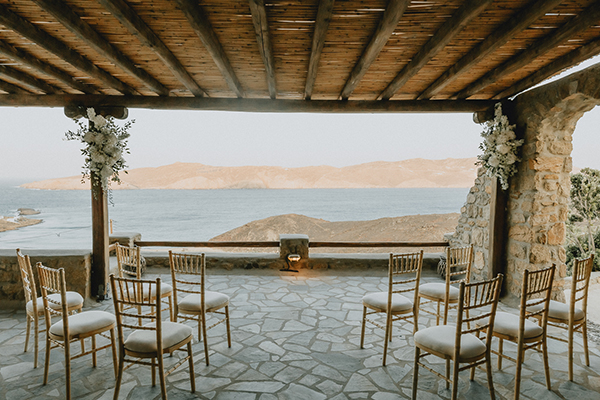 destination-summer-wedding-mykonos-tender-moments_12