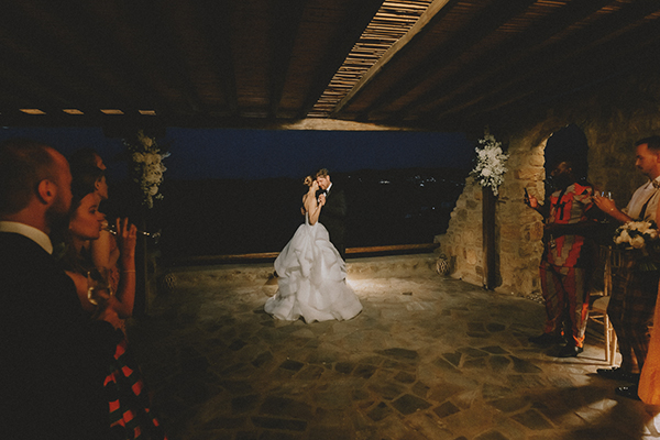 destination-summer-wedding-mykonos-tender-moments_20