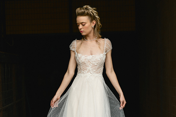 Αιθέρια νυφικά φορέματα από την Lamprini Mourouti