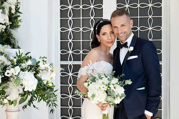 lovely-summer-wedding-poros-white-flowers_04x