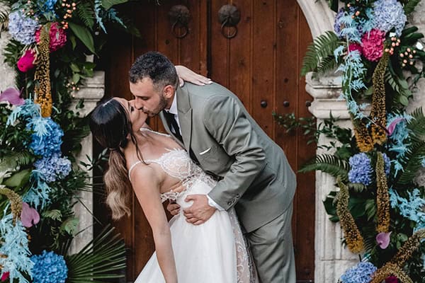 Μοντέρνος φθινοπωρινός γάμος με tropical theme | Ειρήνη & Αντώνης