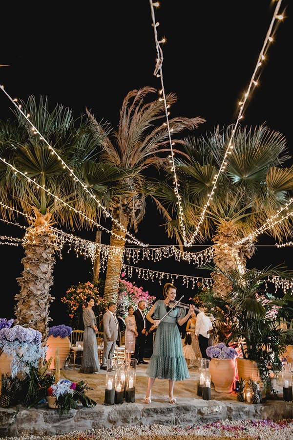 modern-autumn-wedding-tropical-theme_16