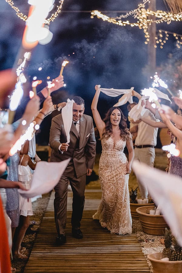 modern-autumn-wedding-tropical-theme_17