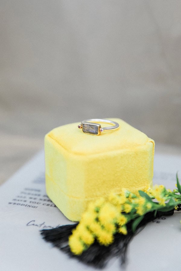 romantic-styled-shoot-kefalonia-yellow-hues_06x