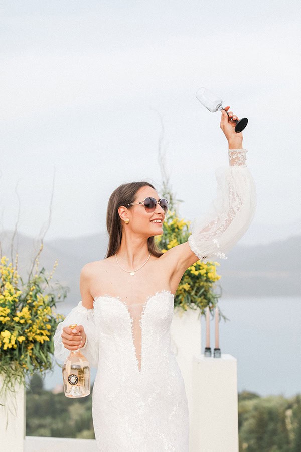 romantic-styled-shoot-kefalonia-yellow-hues_13