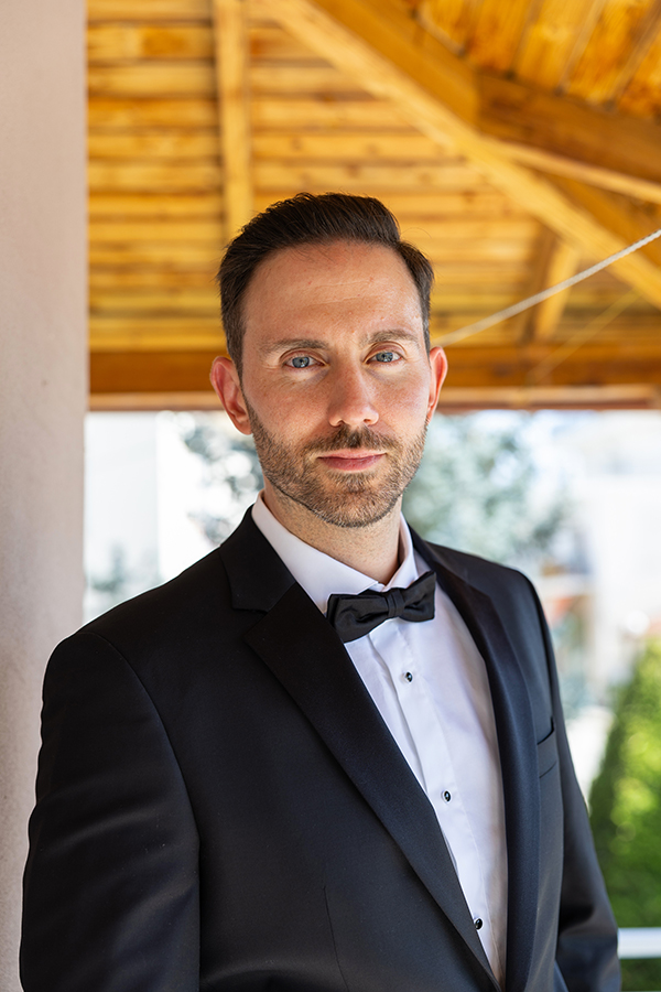 romantic-summer-wedding-menea-orange-roses_07z