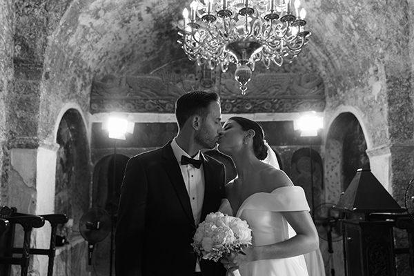 romantic-summer-wedding-menea-orange-roses_12