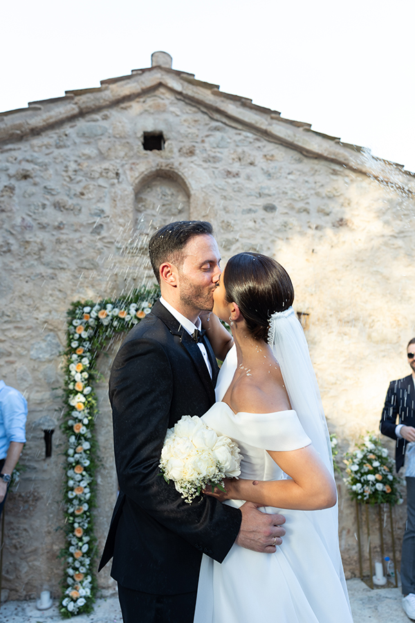 romantic-summer-wedding-menea-orange-roses_13