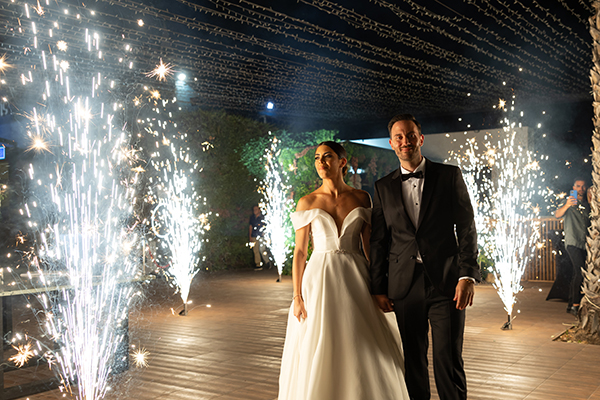 romantic-summer-wedding-menea-orange-roses_15