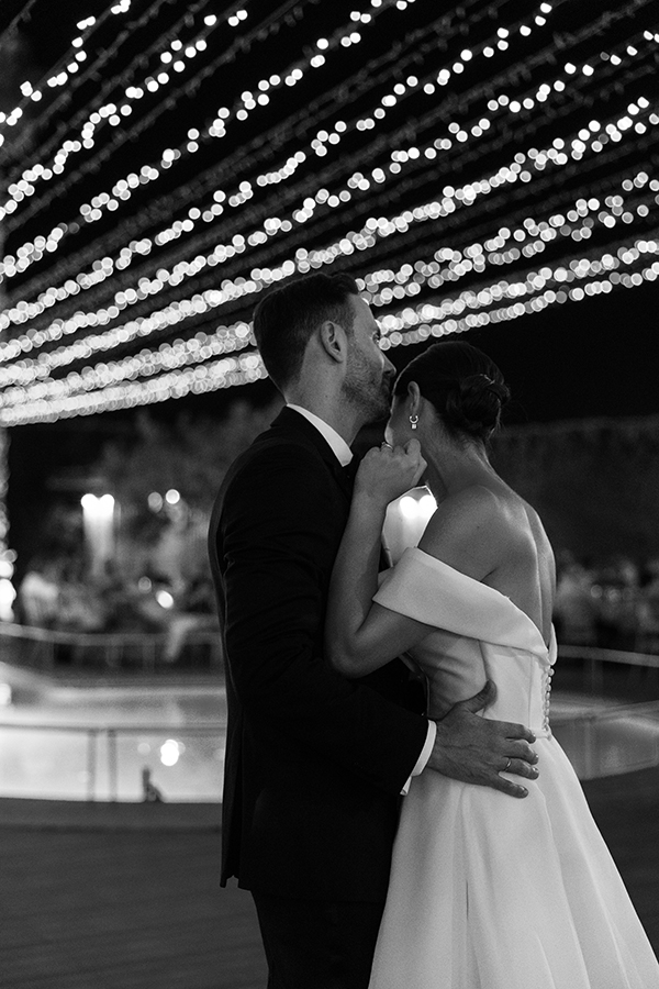 romantic-summer-wedding-menea-orange-roses_15x