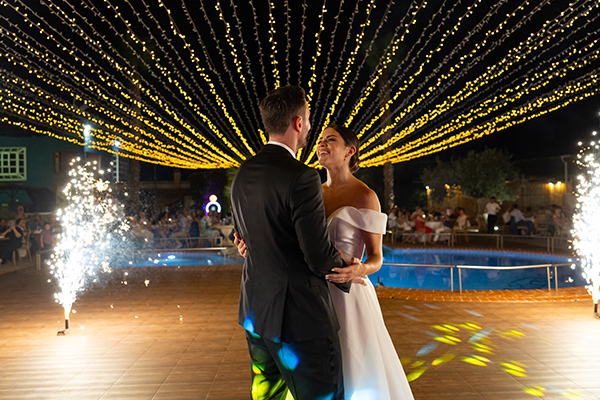 romantic-summer-wedding-menea-orange-roses_16