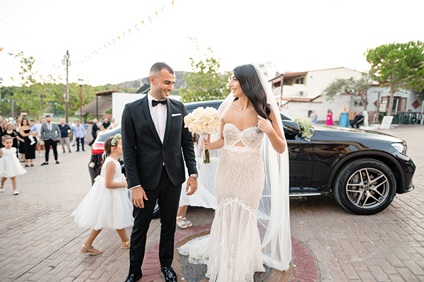 romantic-wedding-athens-white-roses-baby-breath_10