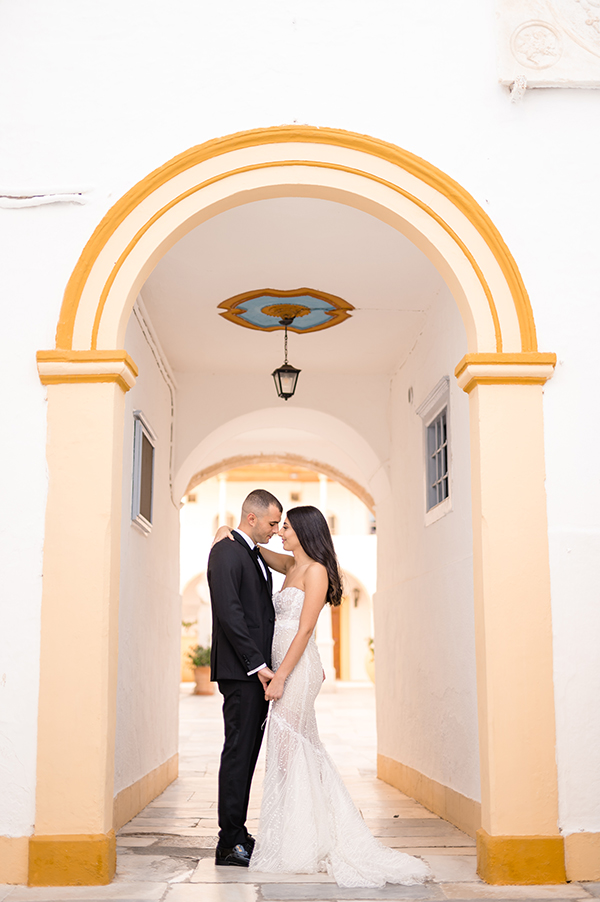 romantic-wedding-athens-white-roses-baby-breath_20
