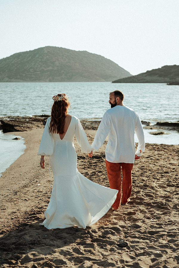 spring-wedding-on-the-beach-anavyssos-bohemian-flair_04